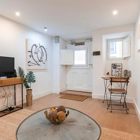 Daire 1bdr With Terrace In Alfama Centre By Lovelystay *