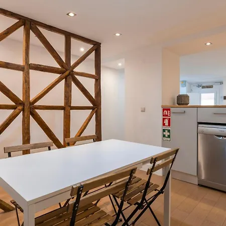 1bdr With Terrace In Alfama Centre By Lovelystay Апартаменти Лісабон