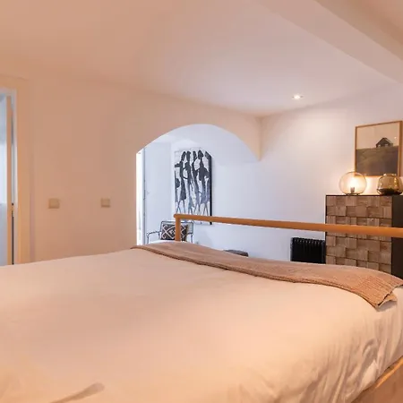 Апартаменти 1bdr With Terrace In Alfama Centre By Lovelystay Лісабон