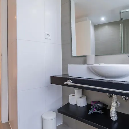 Апартаменти 1bdr With Terrace In Alfama Centre By Lovelystay *