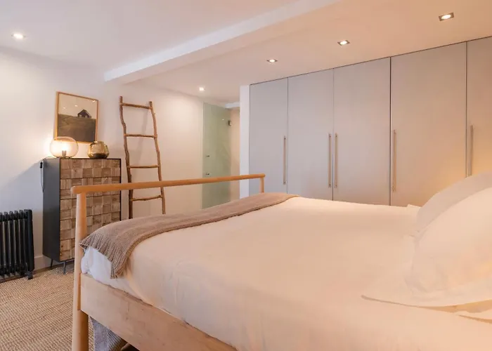 1bdr With Terrace In Alfama Centre By Lovelystay شقة