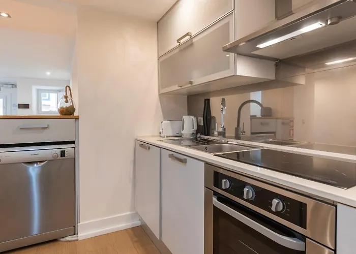 1bdr With Terrace In Alfama Centre By Lovelystay شقة