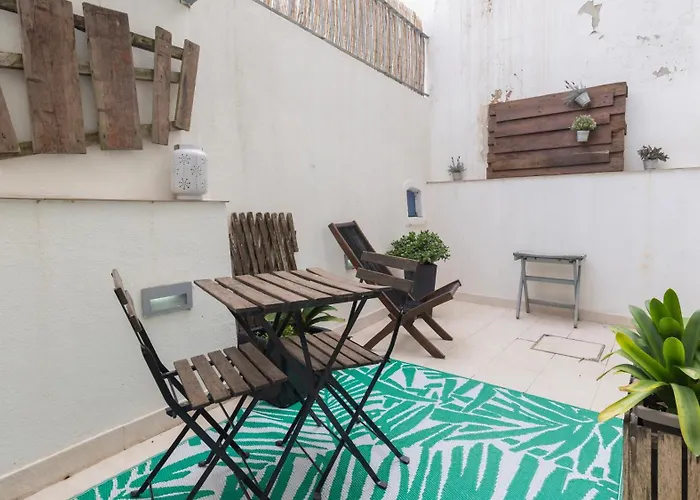 1bdr With Terrace In Alfama Centre By Lovelystay شقة