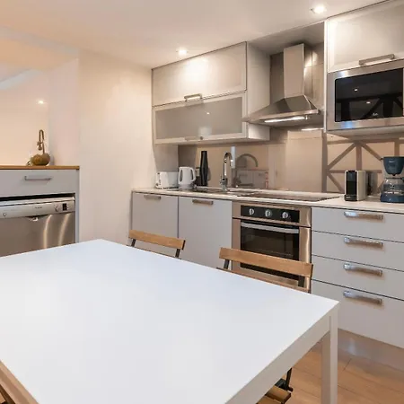 1bdr With Terrace In Alfama Centre By Lovelystay 리스본